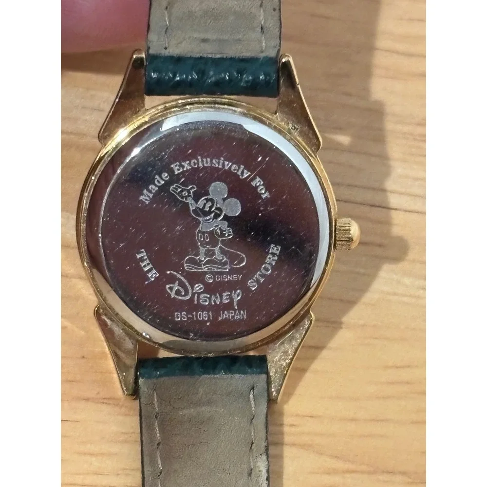 Disney Store Winnie the Pooh Vintage Watch Green Dial Gold Tone Leather DS-1061